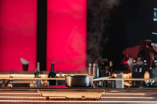 The complete handbook for selecting the perfect reliable and easy-to-use meat slicer for your home kitchen